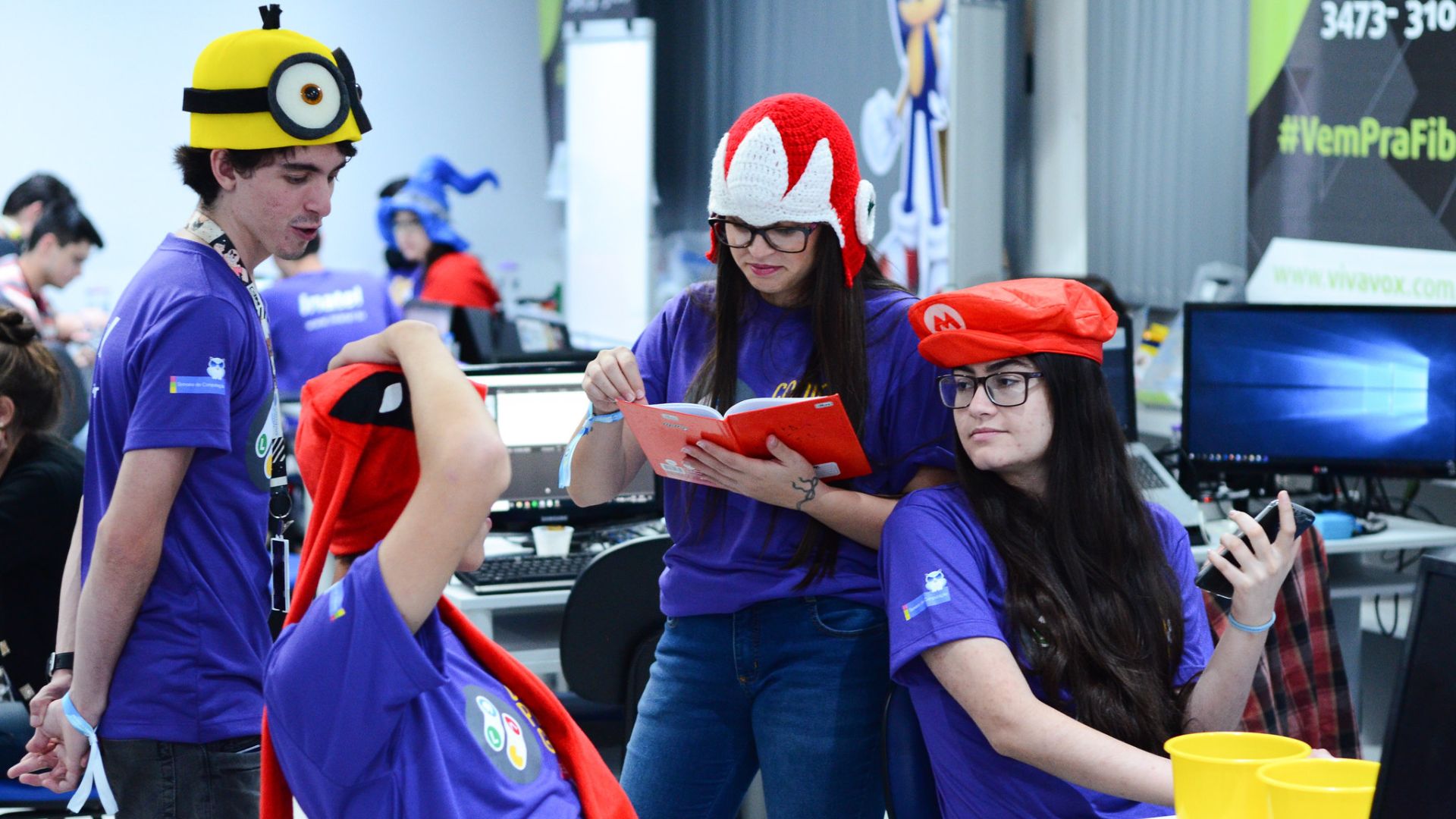 Equipe na edição de 2018 do Coding, Pizza & Glory. Foto: Inatel