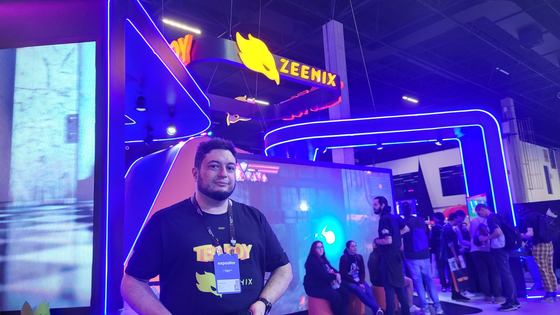 Eddy Antonini, líder da divisão Zeenix da Tectoy, no estande da empresa na Gamescom Latam. Foto: TGE
