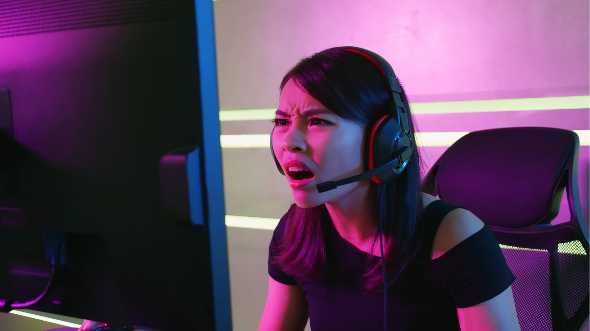 gamer, jogadora, estresse, insatisfação, irritação